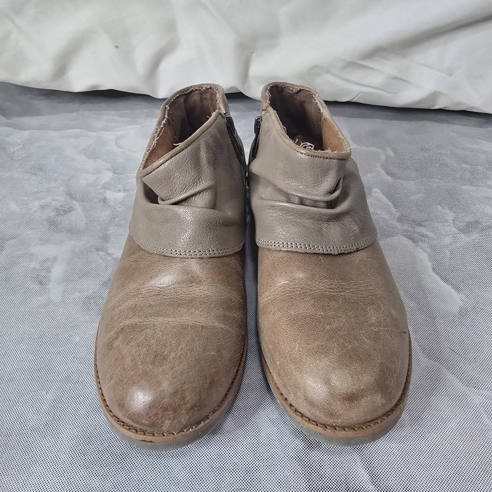 EMU Australia Distressed Leather Ankle Booties